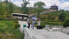 <b>不畏炎暑，参观领导促提升</b>