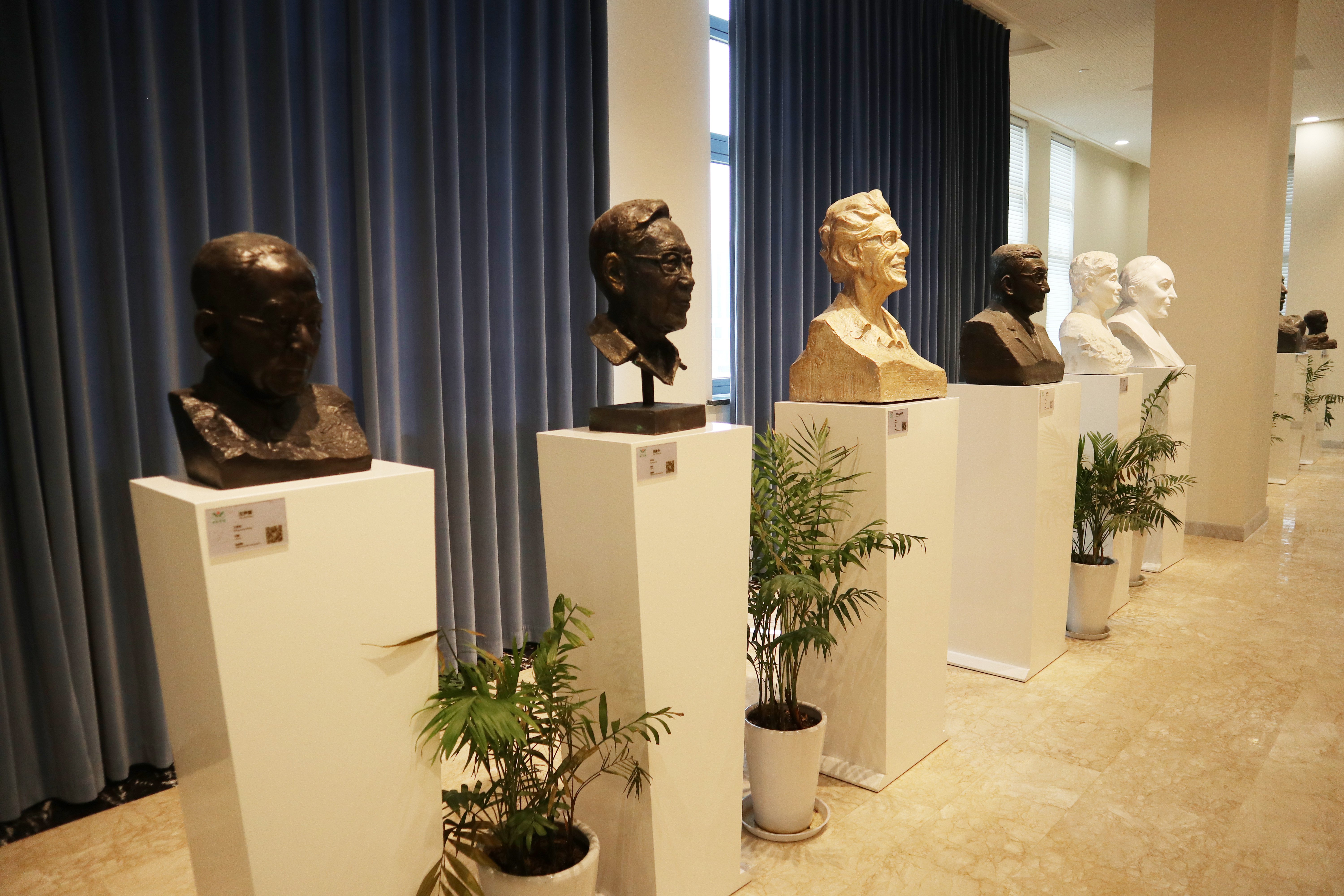 壹定发集团：雕塑史诗，，，，，传承仁人志士的绚烂历程