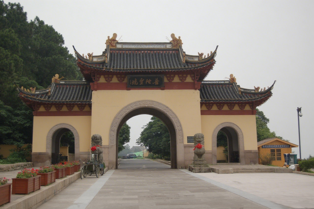 以门楼为笺，，，，，，镌刻时代的匠心诗行