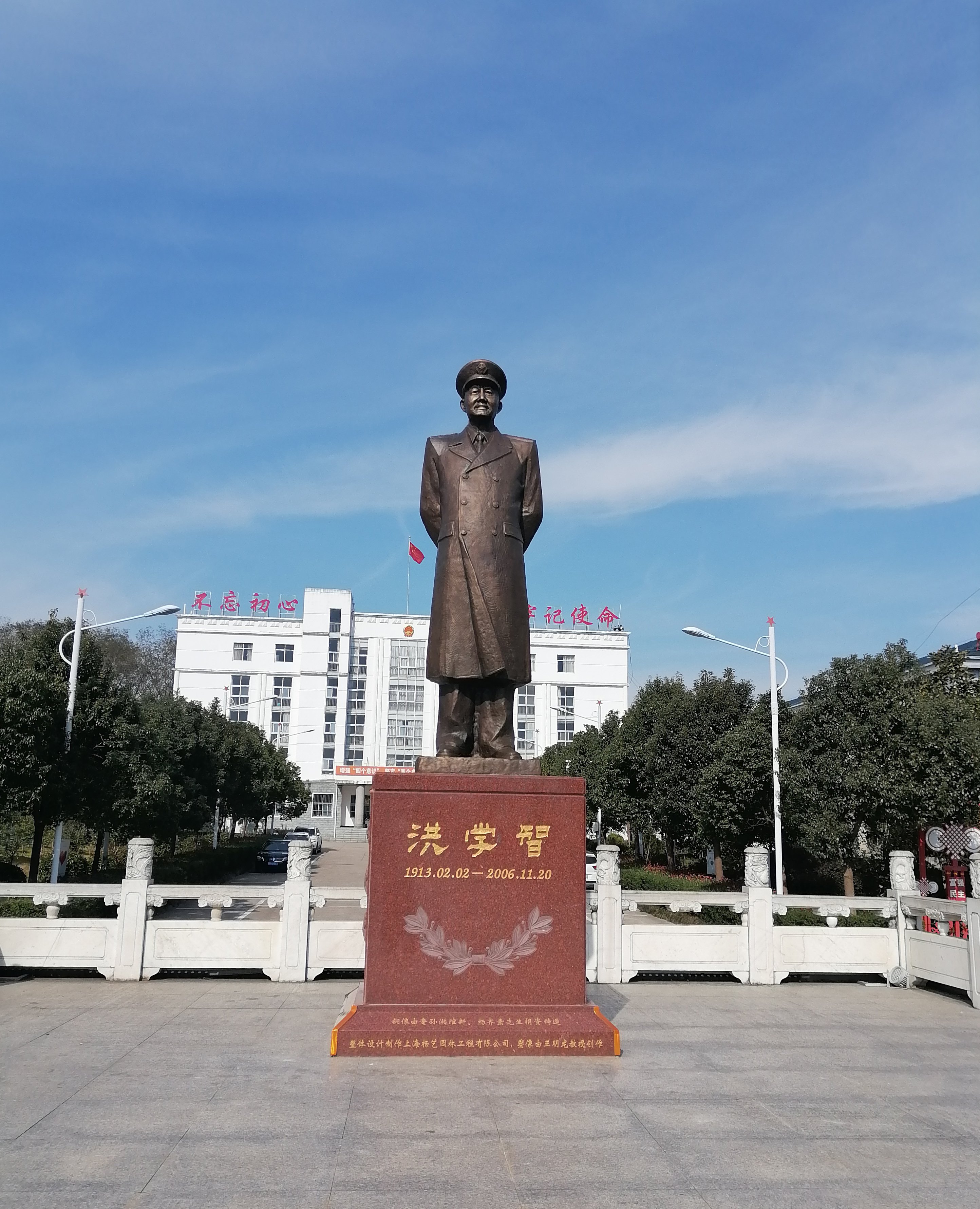 墓园铜韵，不朽的人文影象